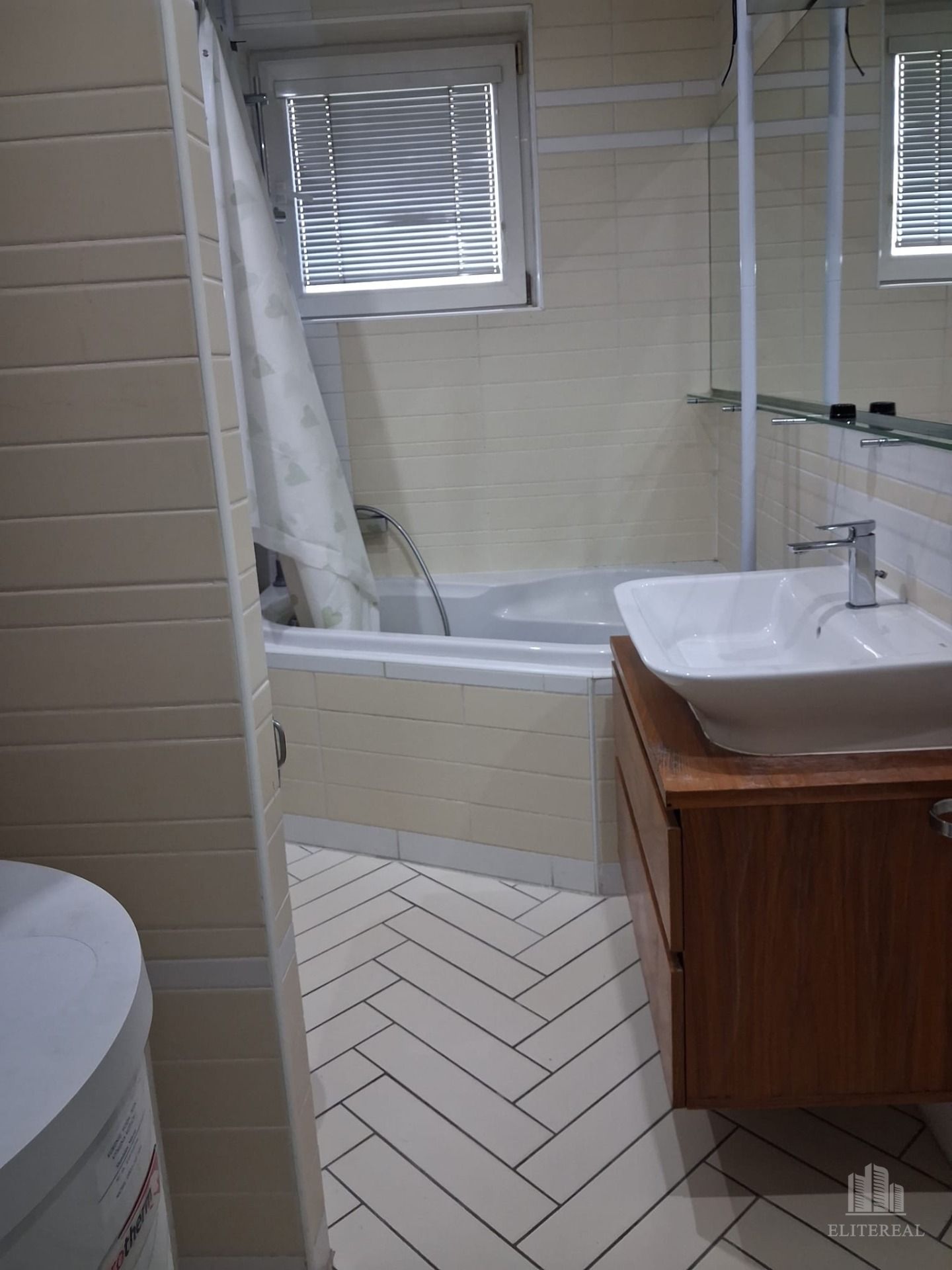 Rent Three bedroom apartment, Three bedroom apartment, Kvetná, Bratisl